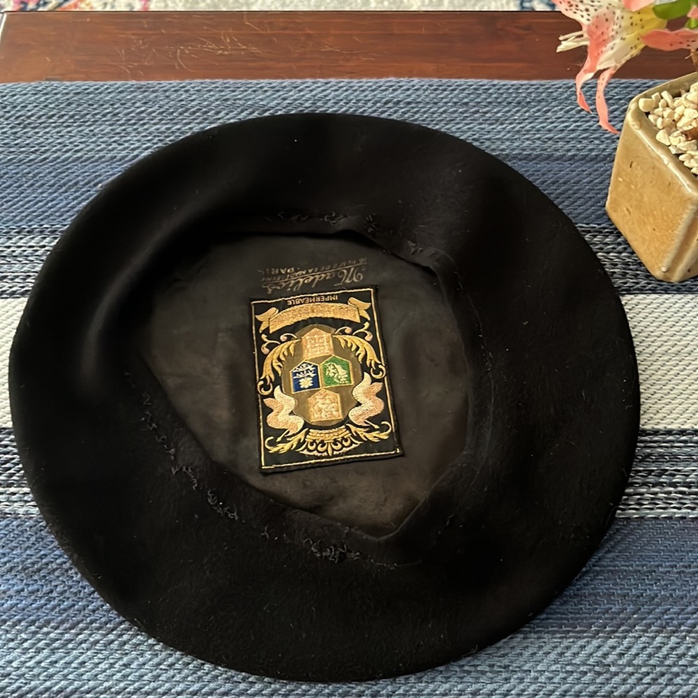 Madelios Beret:/ hat 11 inches Firm!